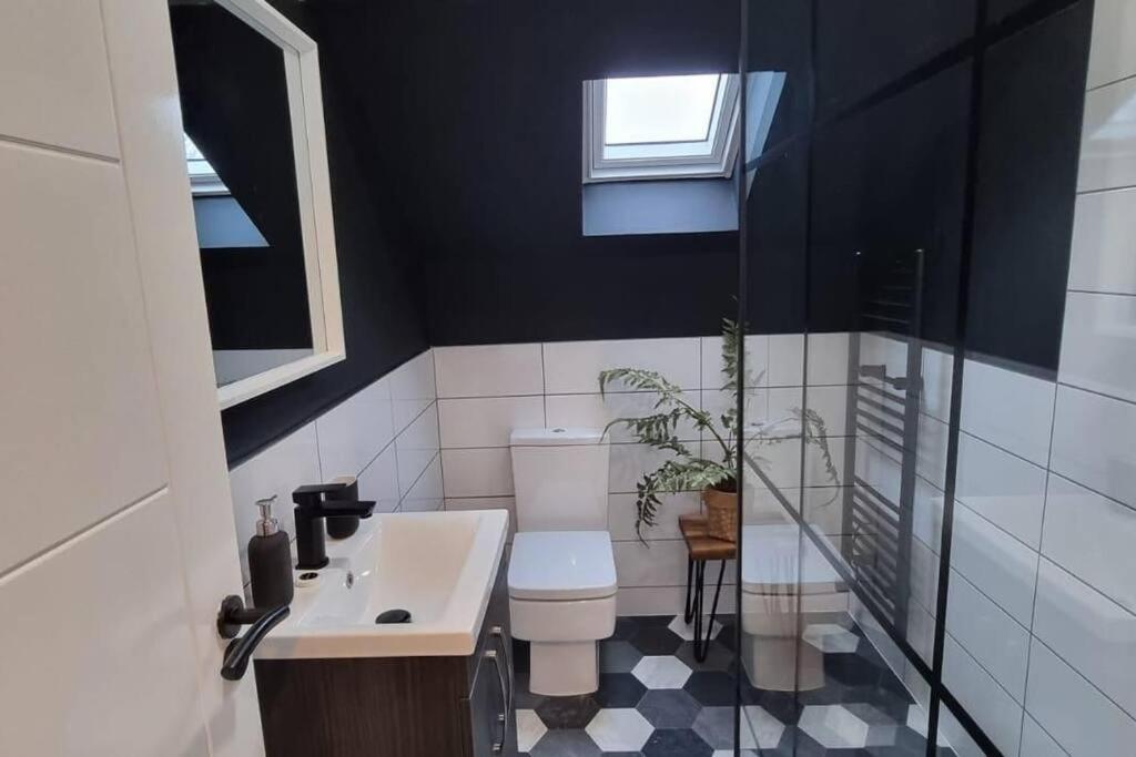 Super Stylish Apartment In Urmston Flat 3 エクステリア 写真